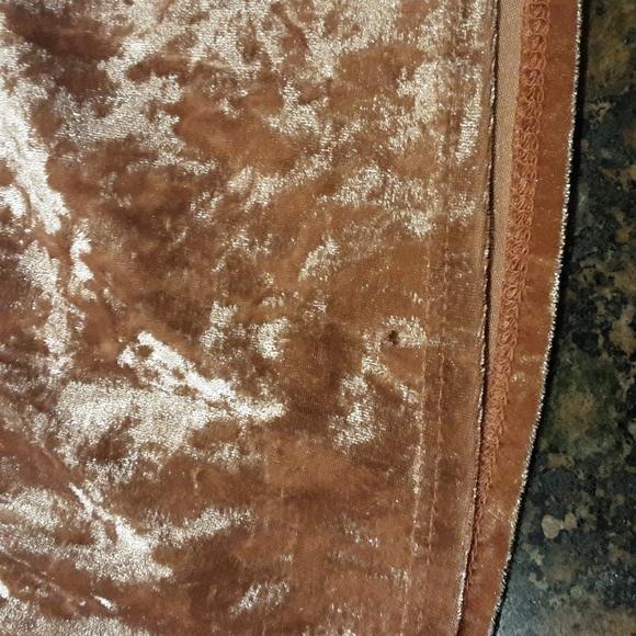 Knox Rose Velvet Top - Picture 6 of 6